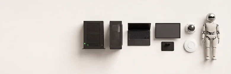 Vista cenital de un servidor, una torre de PC, una notebook, un monitor, una cámara domo, un access point y un robot humanoide ordenados en fila sobre fondo claro